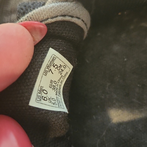 Vans - Picture 3 of 7